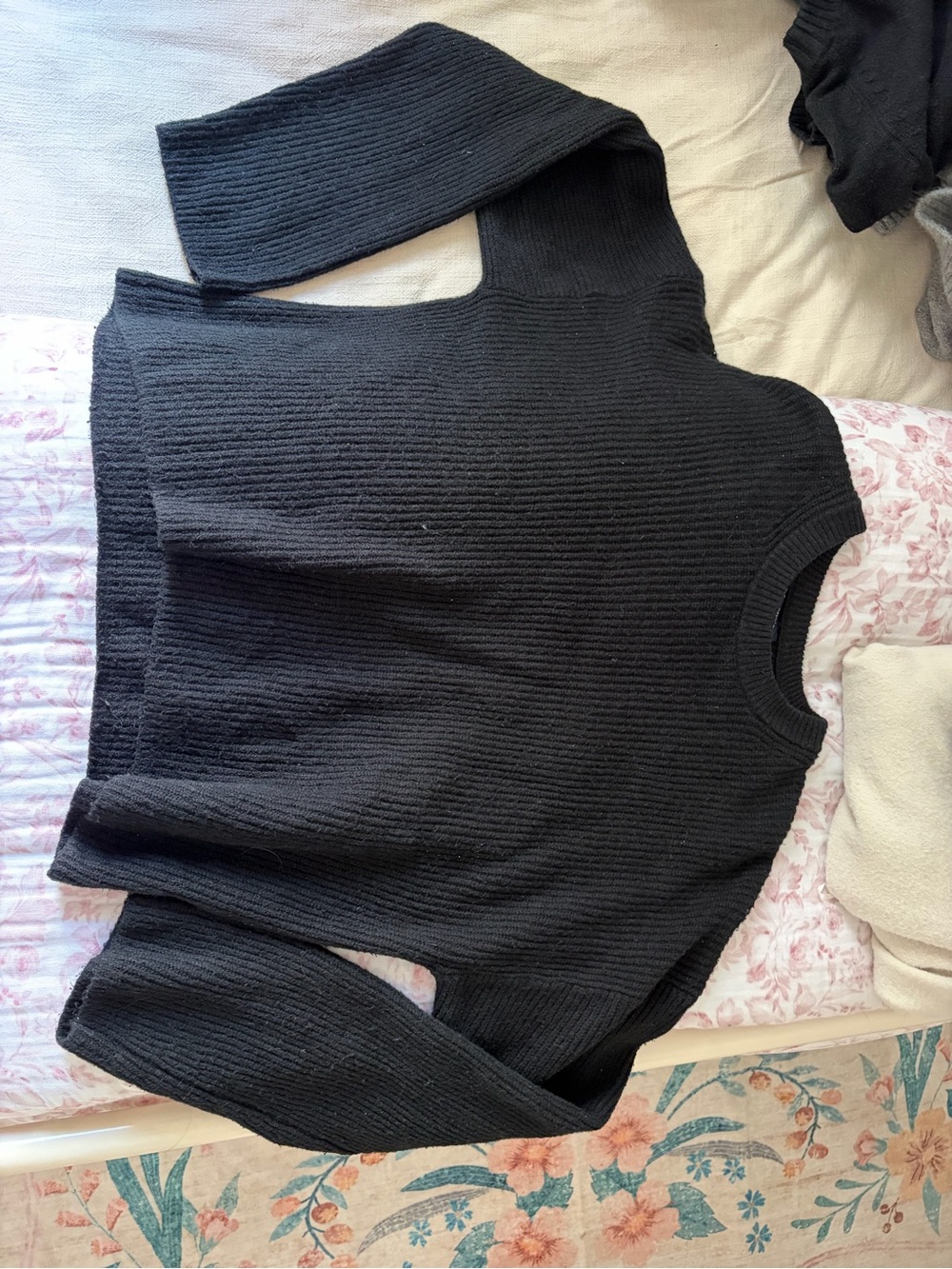 GAP Women's Black Ribbed Crew Sweater